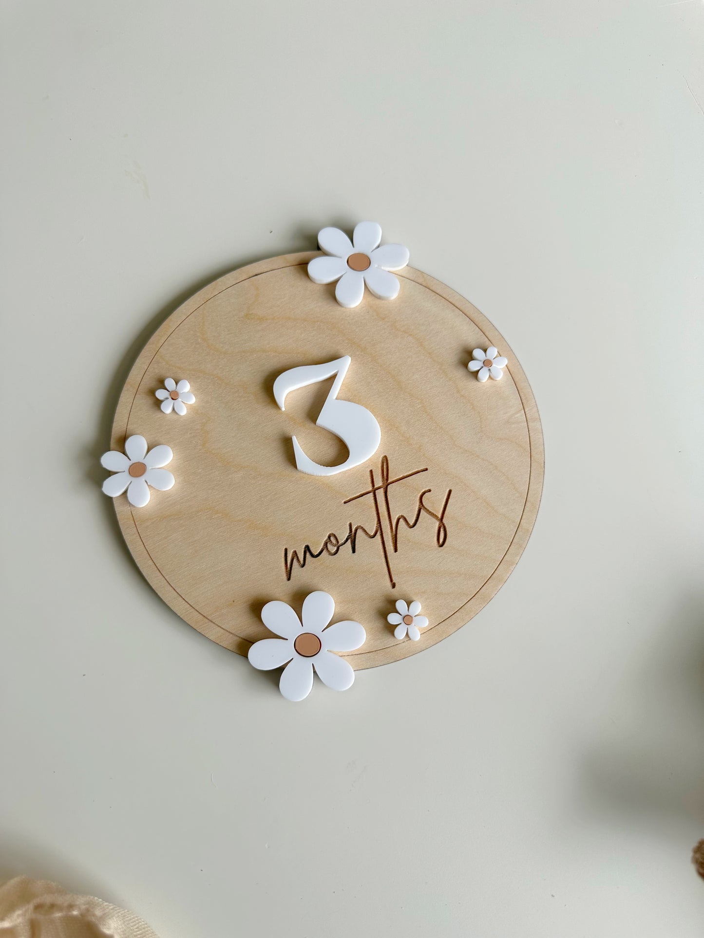 Round Daisy Baby Milestone