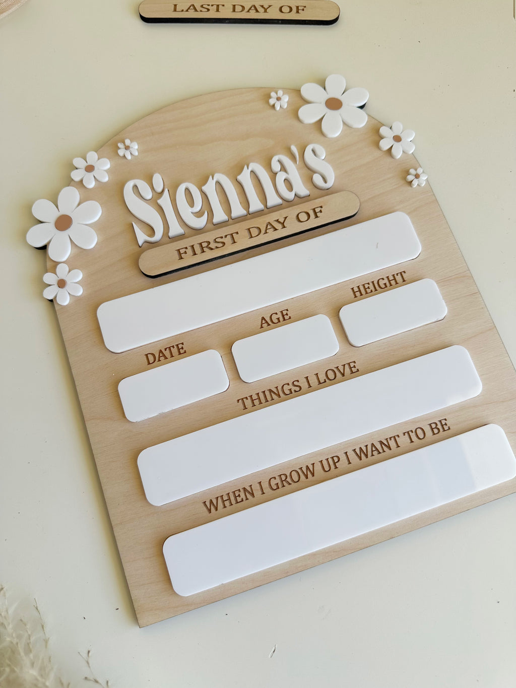 Daisy First/Last Day Of School Sign